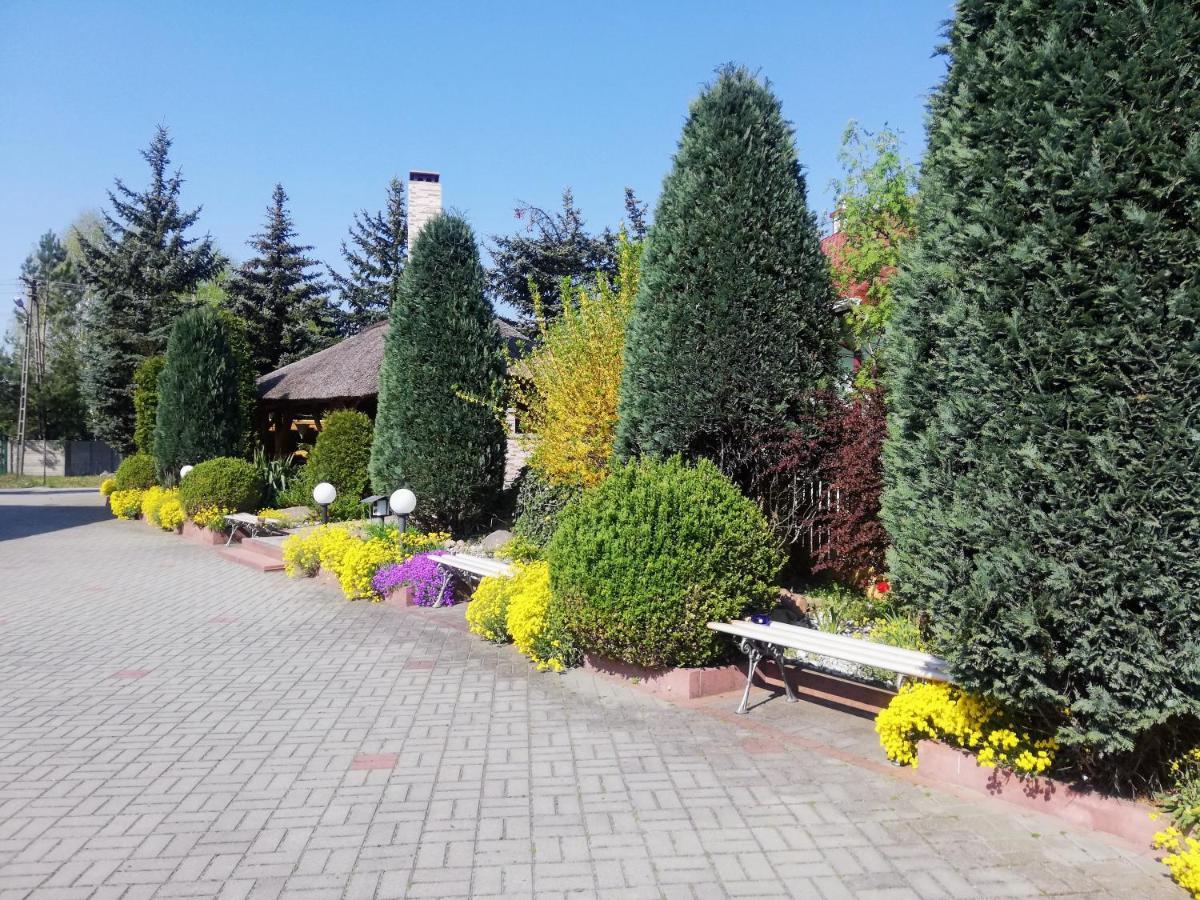 Noclegi I Restauracja Gracja Bełchatów Exteriör bild