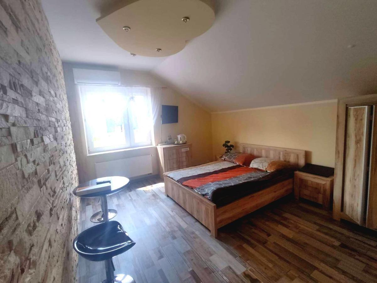 Noclegi I Restauracja Gracja Bełchatów Exteriör bild
