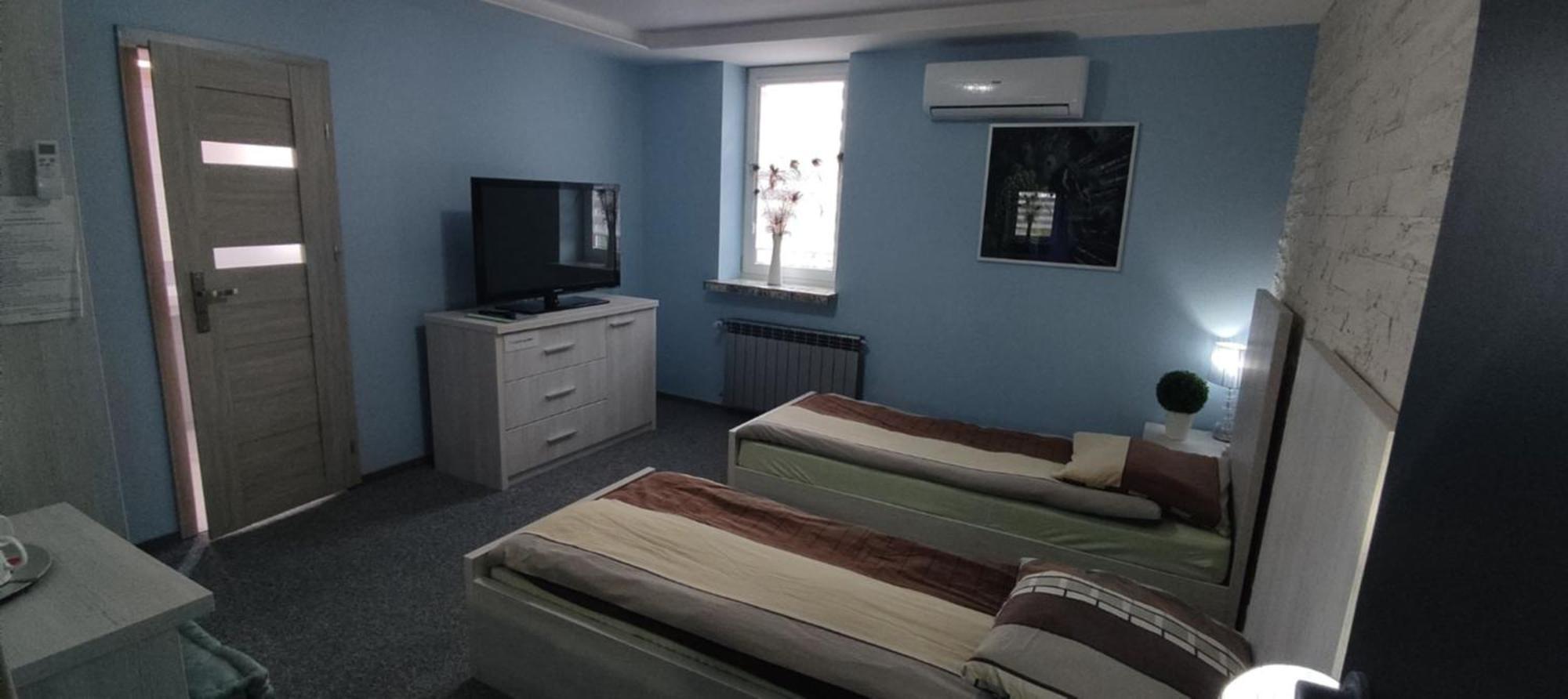 Noclegi I Restauracja Gracja Bełchatów Exteriör bild