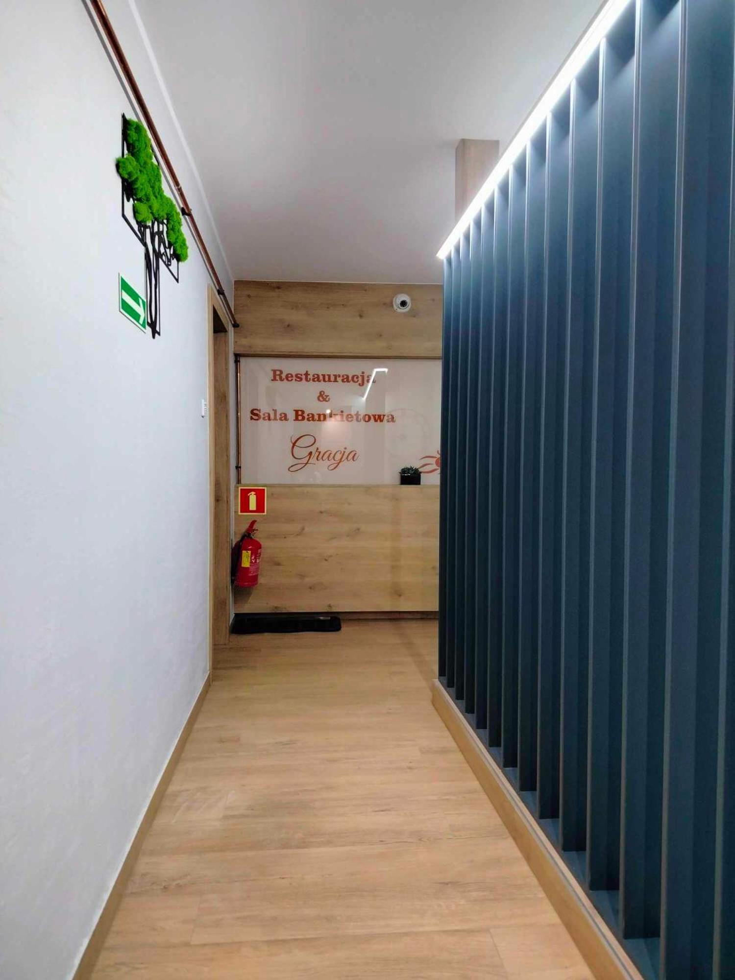 Noclegi I Restauracja Gracja Bełchatów Exteriör bild