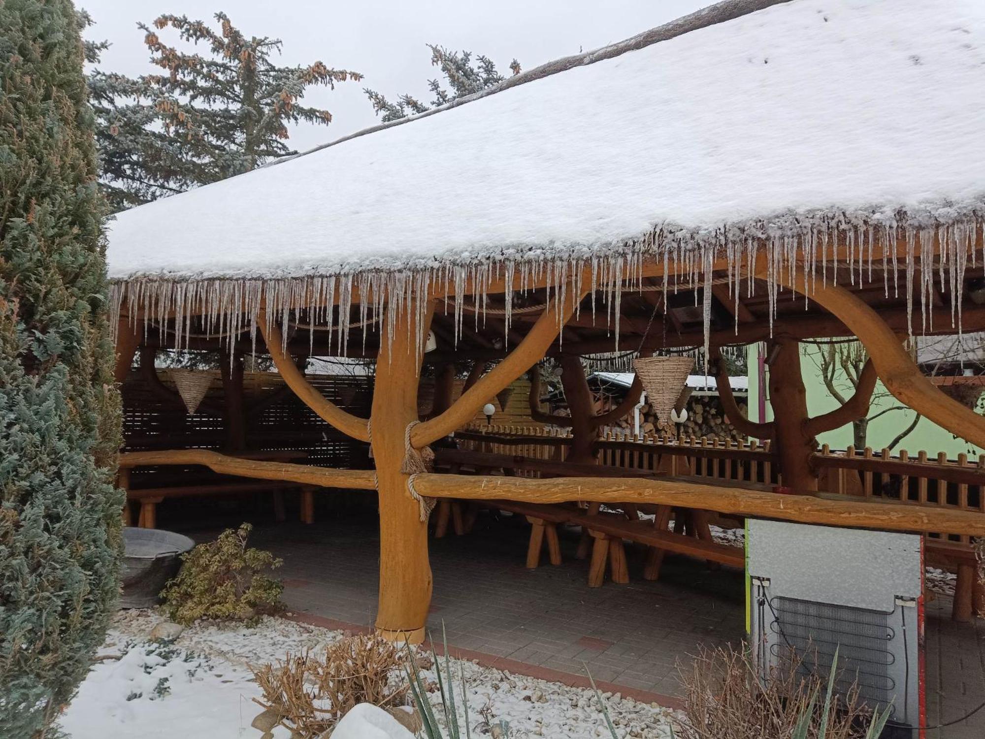 Noclegi I Restauracja Gracja Bełchatów Exteriör bild